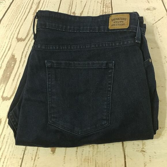 Signature by Levi Strauss Mid Rise Bootcut Jeans Blue - Picture 1 of 4